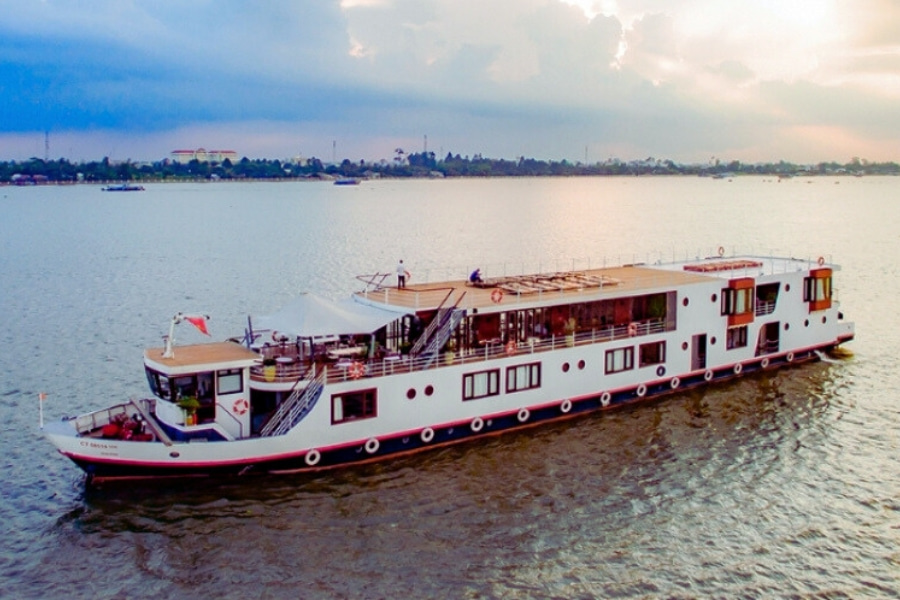 Mekong River cruise boat in Can Tho sailing across calm waters in Vietnam